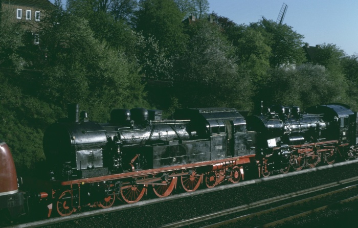 78 468 Überführungsfahrt in einem Lokzug bei Hamburg-Bergedorf, 13.05.1980