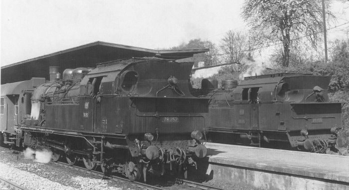 78 252 neben 78 153 in Aumühle, April 1968