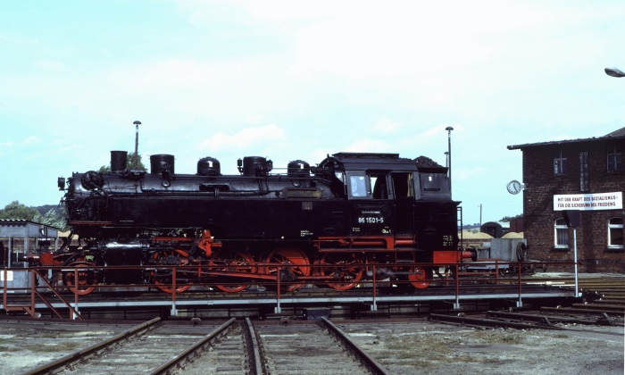 86 501 im Bw Rochlitz, um 11:25h am 03.09.1983