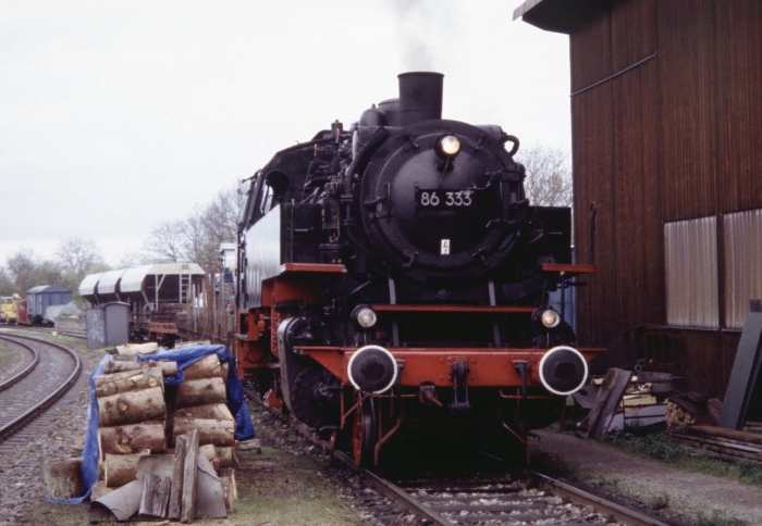 86 333 im “Betriebswerk Fützen”, dem betrieblichen Mittelpunkt der Bahn... zur damaligen Zeit, um 9:45h am 01.05.2004