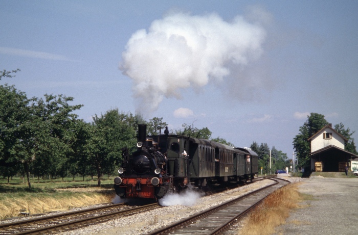 BADENIA mit Zug ->Ottenhöfen, Ausfahrt Oberachern, am 12.06.2005