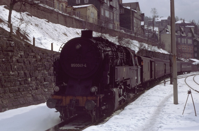95 0041 vor P 18004 in Lauscha, am 25.03.1978