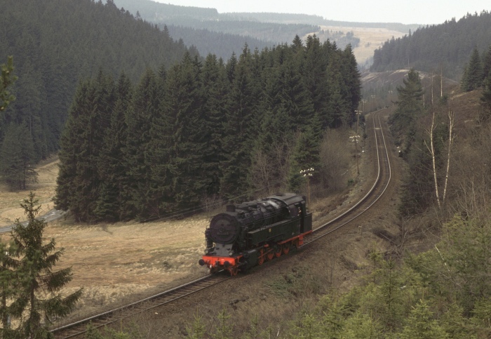 95 0045 als Lz Tv abwärts fahrend im Finstern Grund, am 12.04.1979