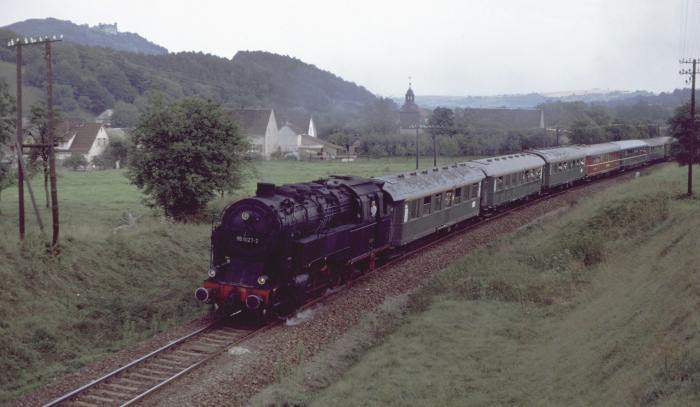 95 027 mit Sonderzug hinter Blankenburg fotografiert, um 15:05h am 01.09.1983