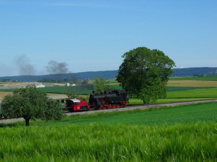 97 501 Tv mit GES-Zug Korntal-Weissach hinter Heimerdingen, um 17:04h am 02.06.2019