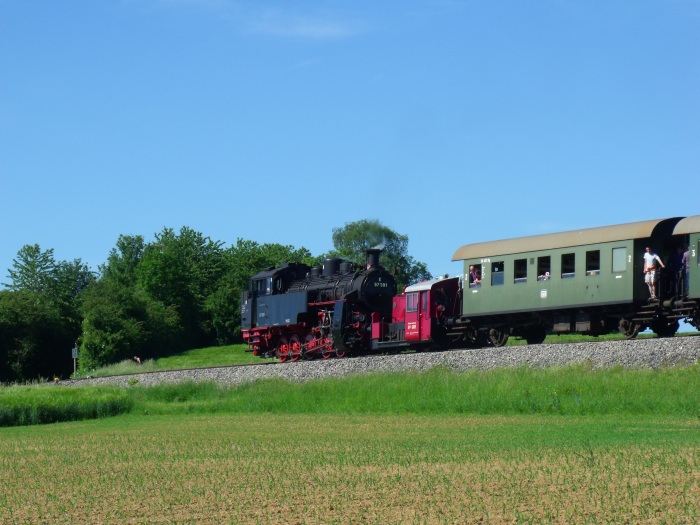 97 501 Tv mit GES-Zug Korntal->Weissach, hinter Heimerdingen, um 10:08h am 02.06.2019