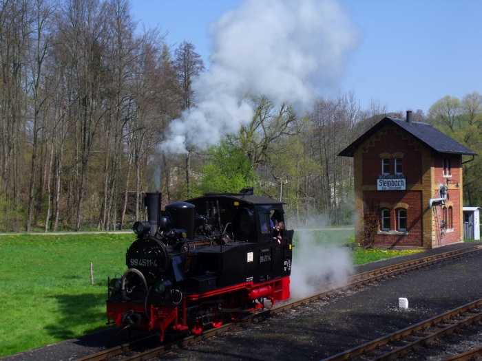 99 4511 setzt um - vom Wasserkran zum Zug - , um 10:52h am 30.04.2017