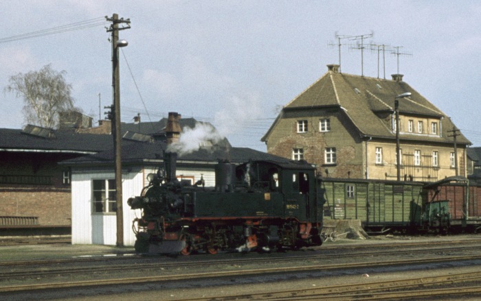 99 1542 setzt um im Bahnhof Mügeln, gegen 12:30h am 15.03.1977
