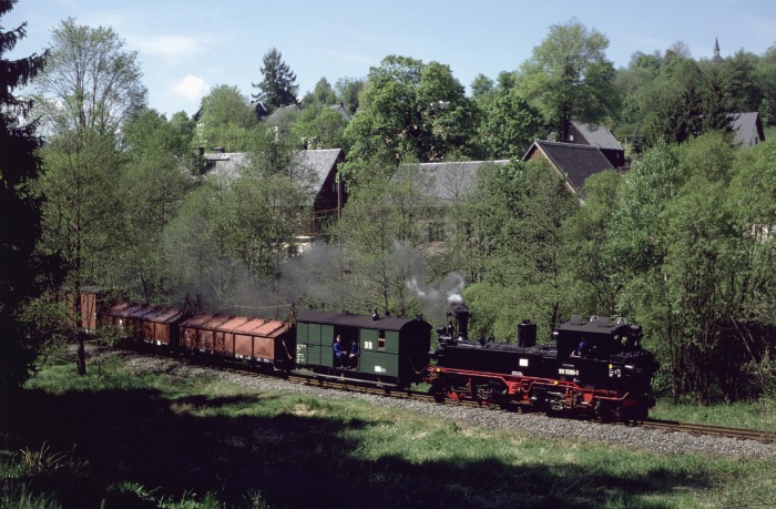 99 1590 Tv mit Sonder-Gz abwärts vor Schlössel, am 25.05.2001