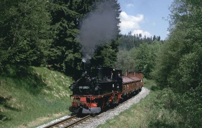 99 1590 mit Sonder-Gz vor Schlössel, am 25.05.2001