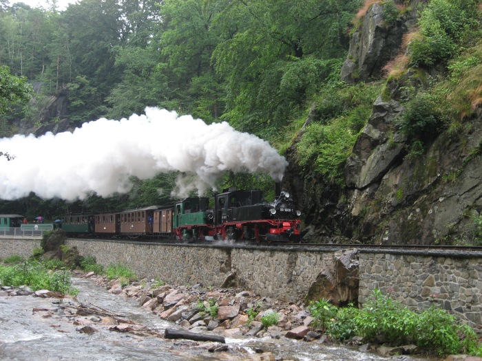 99 1608 + Nr.176 mit P 5206 hinter Ausfahrt Rabenau, am 18.07.2009