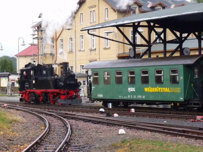 99 1608 setzt Tv an P 5305 im Bf Dippoldiswalde, um 15:21h am 25.09.2019