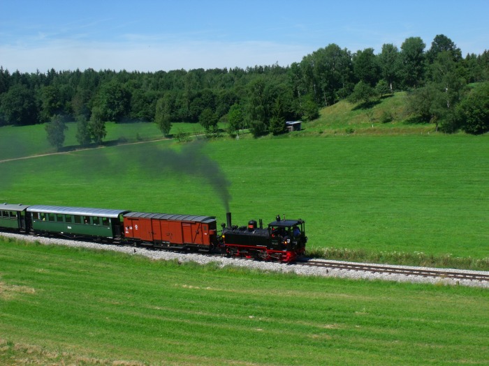 99 633 Tv Zug Warthausen→Ochsenhausen hinter Wennedach in der Steigung, um 15:30h am 10.07.2016