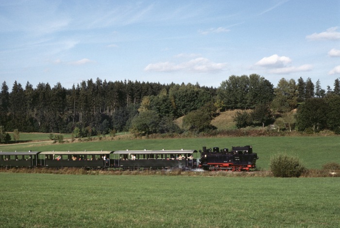 99 716 Tv in der Steigung hinter Wennedach, am 03.10.1997