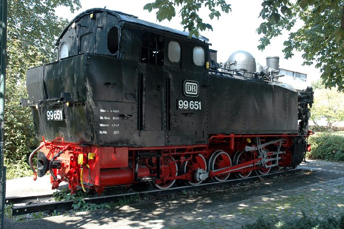 99 651 als Denkmal am ehemaligen Bahnhof Steinheim
