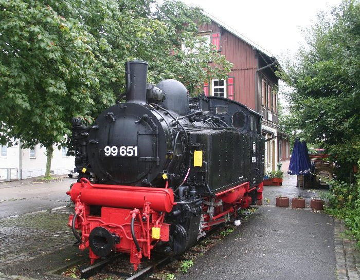 99 651 als Denkmal am ehemaligen Bahnhof Steinheim
