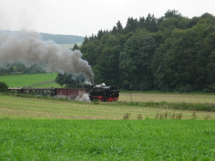 99 716 Tv mit P 102 von Warthausen nach Ochsenhausen bei Wennedach, am 08.09.2007