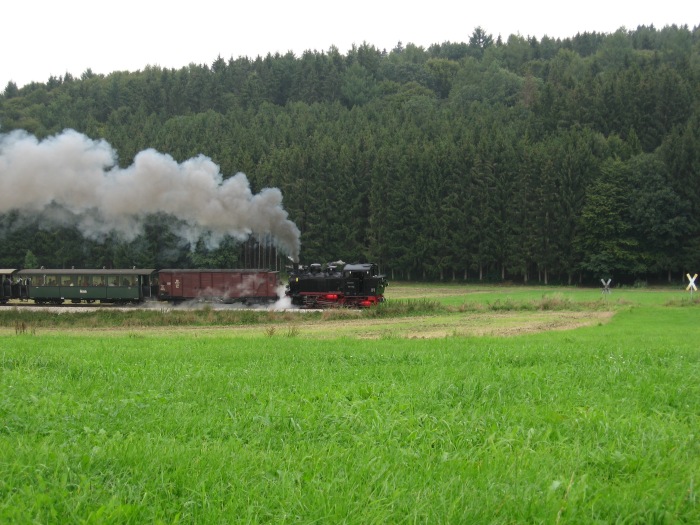 99 716 Tv mit P 102 von Warthausen nach Ochsenhausen bei Wennedach, am 08.09.2007