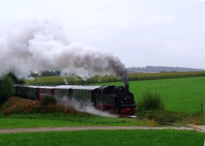 99 716 auf dem Rückweg von Ochsenhausen nach Warthausen, hinter Reinstetten, um 12:23h am 18.09.2011