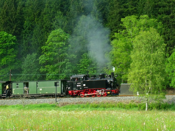 99 1715 mit Zug 29 Halt und Abfahrt Haltepunkt Forellenhof (vor Schmalzgrube), um 18:15h am 07.06.2014