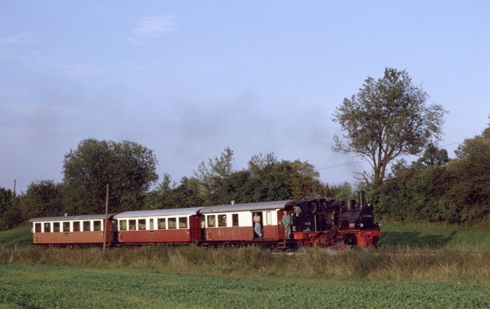99 7203 hinter dem Hauptfeldweg-Bahnübergang am oberen Duital, um 17:30h am 25.09.1994