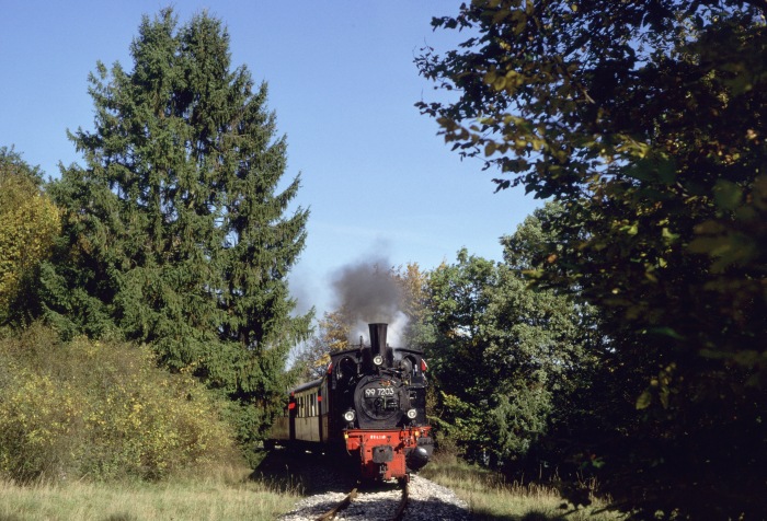 99 7203 hinterm Felseinschnitt hinter Amstetten, am 08.10.1995