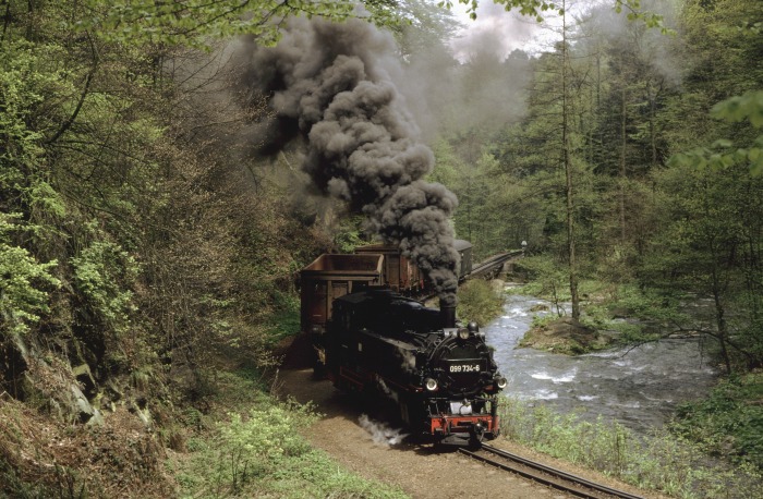 099 734 (99 761) Güterzug im Rabenauer Grund, am 04.05.1992
