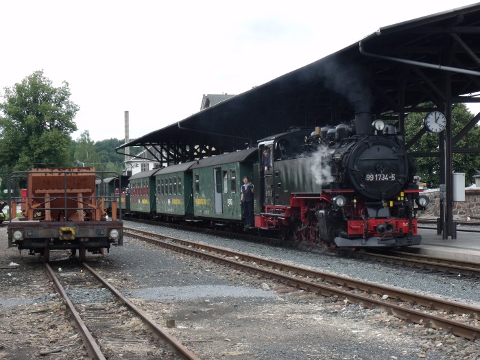 99 1771 mit P 5004 einfahrend in Seifersdorf, um 12:44h am 26.03.2011 99 1771 mit P 5004 einfahrend in Seifersdorf, um 12:44h am 26.03.2011