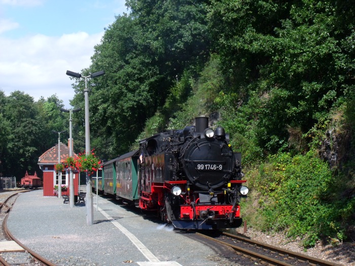 99 1746 mit P 5004 nach Dippoldiswalde, Abfahrt in Seifersdorf, um 12:44h am 29.08.2011 99 1746 mit P 5004 nach Dippoldiswalde, Abfahrt in Seifersdorf, um 12:44h am 29.08.2011