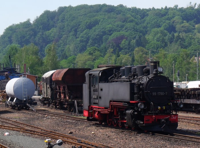 Die zurzeit kalte 99 1790 im Bw Freital‑Hainsberg, um 11:29h am 10.06.2014 Die zurzeit kalte 99 1790 im Bw Freital‑Hainsberg, um 11:29h am 10.06.2014