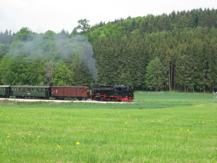 99 788 Tv mit Zug ->Ochsenhausen, bei Wennedach, am 06.05.2007