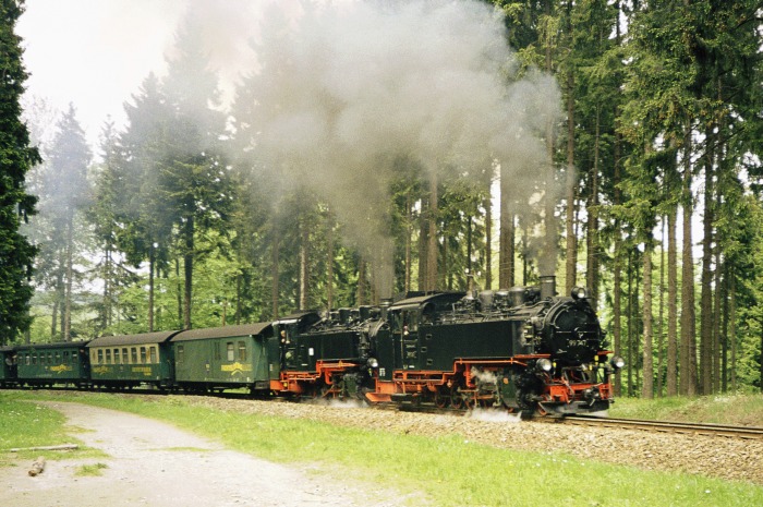 99 747 + 99 794 vor P 1005 hinter Vierenstraße, am 26.05.2006