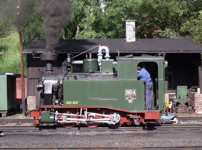No 54 wird morgens für ihren Tages- Einsatz vorbereitet, fotografiert um etwa 9:05h am 23.07.2011