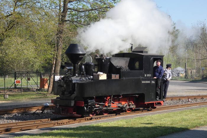 99 3315 beim Umsetzen im Bahnhof Weißwasser-Teichstraße, um 9:45h am 20.04.2025