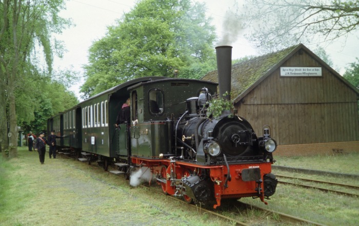 Lok FRANZBURG mit P 461 in Heiligenberg, am 16.05.2005