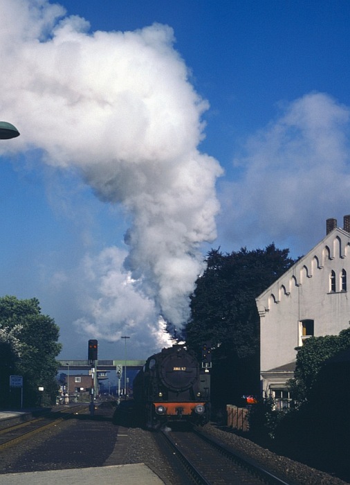 ANNA N.7 zurückdrücken eines Kohlenzug im Personenbahnhof Alsdorf, um 8:20h am 06.09.1979