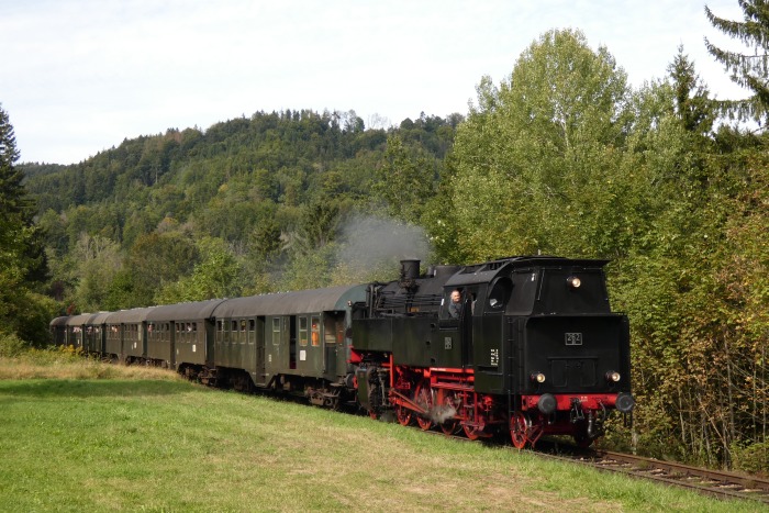 BB 262 Tv von Blumberg kommend abwärts Richtung Weizen kurz vorm Hp Lausheim-Blumegg, um 15:02h am 25.09.2021