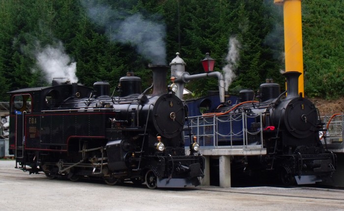 FO 4 neben der FO 1 (DFB 1) an der Grube, Bw Realp um 17:10h am 23.08.2014