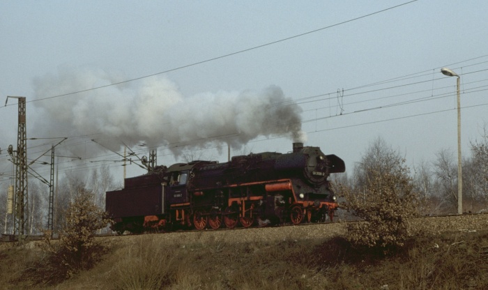58 3006 als Lz nach Hohenstein- Ernstthal hinter Glauchau, am 10.03.1977