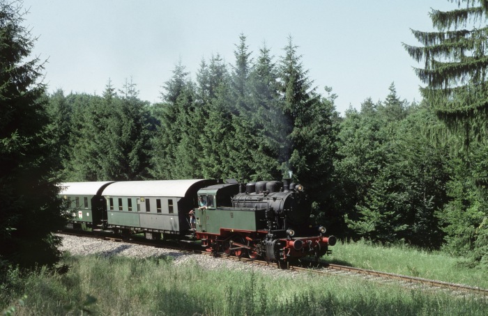 Nr.16 (→Gerstetten) im Wald hinter Amstetten, am 30.06.2002