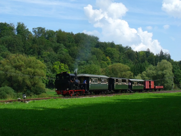 W.N.12 Tv mit Zug P4 zurück nach Neresheim, Ausfahrt Sägmühle, um13:54h am 07.09.2014