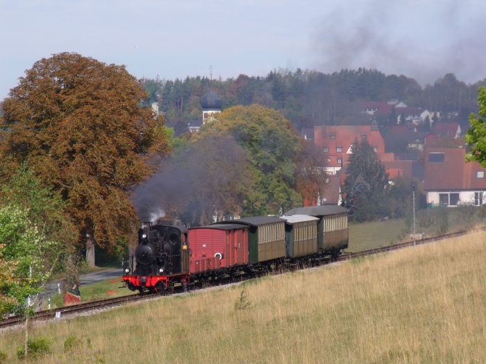 W.N.12 mit einem leeren Sonderzug nach Sägmühle, um dort die Fahrgäste der „Schmalspur-Expo“ abzuholen, die mit dem T33 dorthin gefahren waren, fotografiert kurz hinter Neresheim, um 11:00h am 03.10.2015