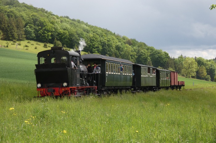 W.N.12 Tv mit P4 Katzenstein→Neresheim kurz vor Einfahrt Neresheim, um 14:18h am 19.05.2024