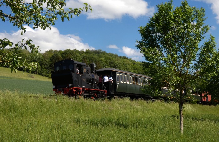 W.N.12 Tv mit P6 Katzenstein→Neresheim kurz vor Einfahrt Neresheim, um 16:01h am 19.05.2024