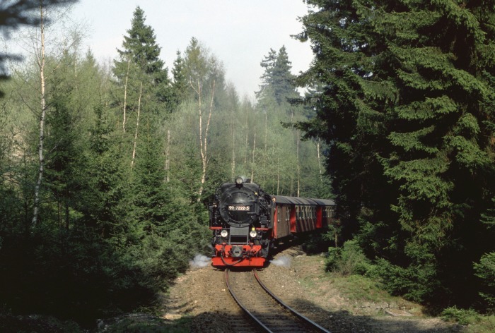 99 7222 mit 8939 am ehemaligen Steinbruch vor Schierke, am 06.05.1995