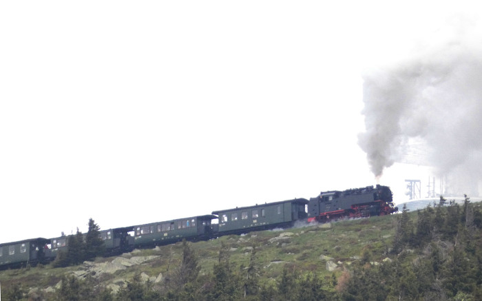 99 222 mit Traditionszug der HSB NR. 8991 am Eckerloch, um 12:45h am 28.05.2022