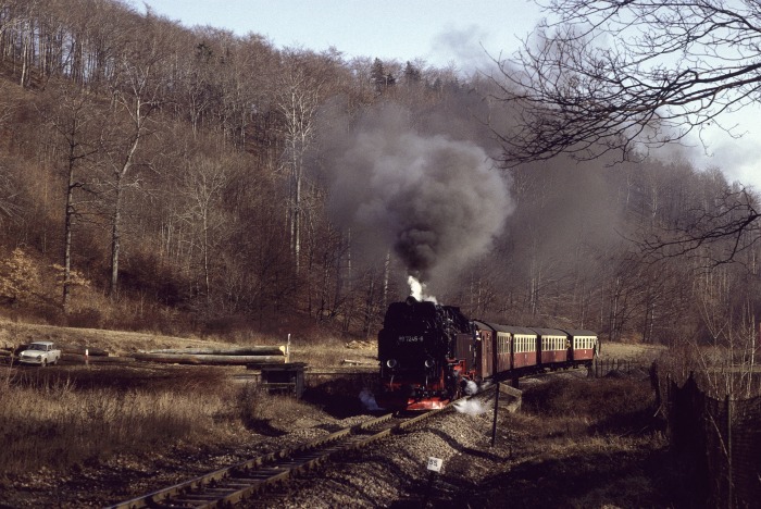 99 7231 mit P 14435 am Sportplatz hinter Hasserode, am 10.02.1992