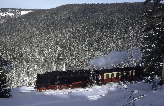 99 7245 Tv mit 8904 abwärts am Drängetal, am 30.01.1993