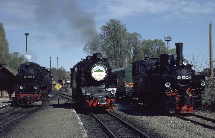 99 7231, 99 6001 und 99 5902 in Wernigerode-Westerntor, am 08.04.1990