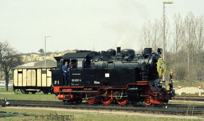99 6001 in Gernrode beim Umsetzen, um 14:00h am 15.04.2006